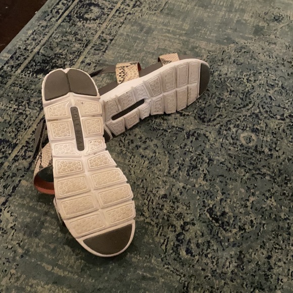 Cole haan zero grand street style sandals! Sz 7.5 - Picture 3 of 3